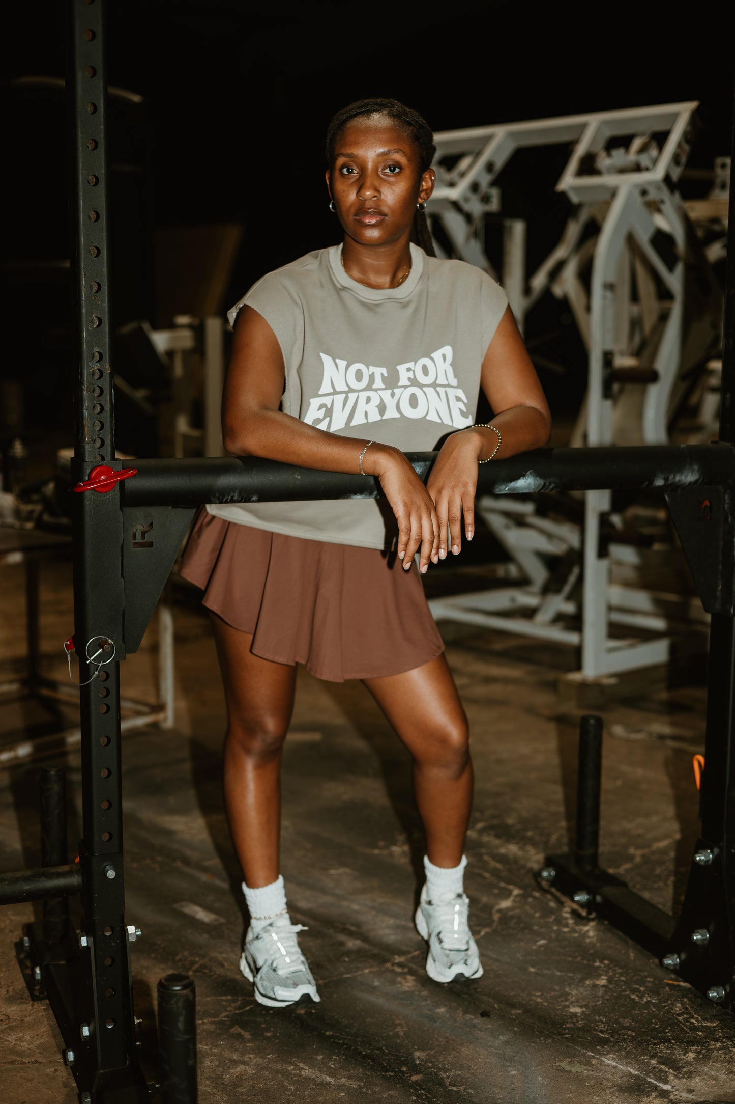 NFE SLEEVELESS- BROWN/WHITE